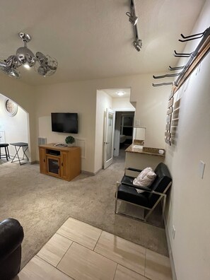 TV, fireplace, DVD player, table football - Ski-Lift Next Door, 6 Guest, 2BR 2BA Pool & Spa, Sauna, Gym, Restaurant, Wi-Fi (Brian Head)