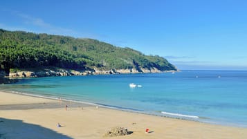 Una spiaggia nelle vicinanze