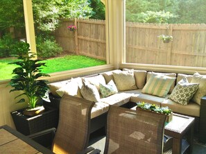 Property grounds - Charming 4BR/3.5BA Craftsman Retreat in Prime East Atlanta Location! (Atlanta)