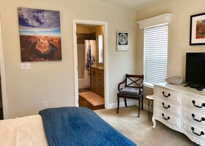 3 bedrooms, iron/ironing board, WiFi, bed sheets - Great home base for Antelope, Horseshoe, or Powell (Page)