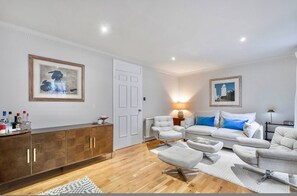 House - Large Chelsea Home With Private Garden (London)