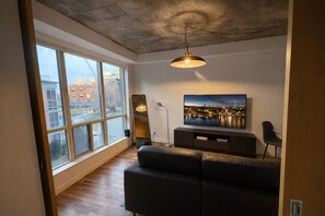 Living area - Modern Loft 1BD/1BA in King West (Toronto)