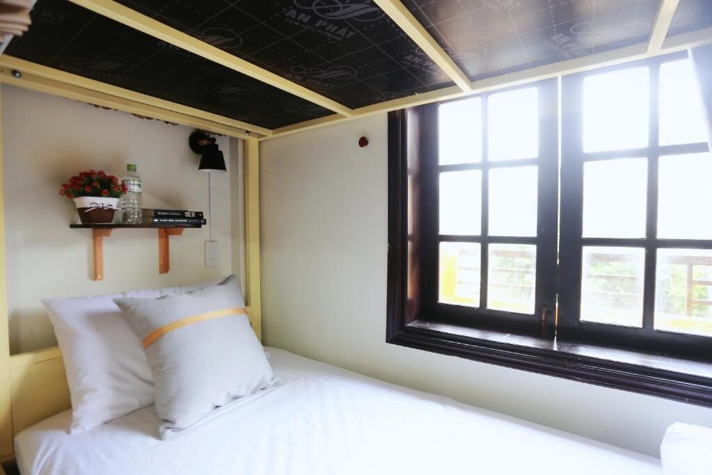 ห้องเบสิกพักรวม, หอพักรวม, ระเบียง, วิวเมือง