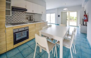 Fridge, cookware/dishes/utensils - Caladune Villas Casa 1 (Contrada Difesa I)