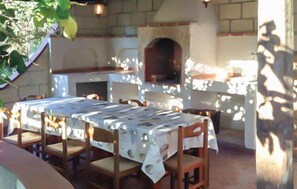Outdoor dining - Beautiful apartment in Ricadi with swimming pool (Ricadi)