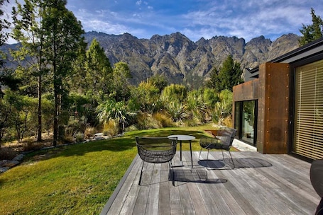 Outdoor dining. The View House on Glenfiddich