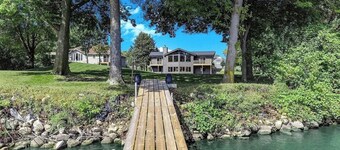 Lakeside Haven at Wells Lake
Lakefront, Pool Table, Events Space & Fully Loaded