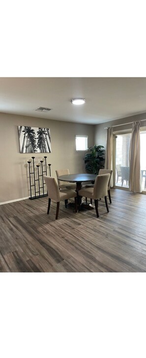 Dining - Amazing 3-bedroom house with two community pools in beautiful Goodyear! (Goodyear)
