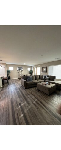 Amazing 3-bedroom house with two community pools in beautiful Goodyear!