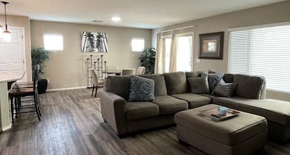 Amazing 3-bedroom house with two community pools in beautiful Goodyear!