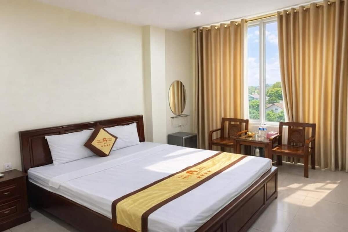 Estudio clásico, balcón, vista a la ciudad