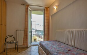 3 bedrooms, iron/ironing board, free WiFi - 3 bedroom pet friendly apartment in Varazze (Varazze)