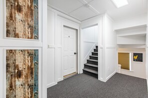 Interior - 8033-Walk to Mayo- 1 Bed/ 1Bath cozy main floor apartment with free parking (Rochester)