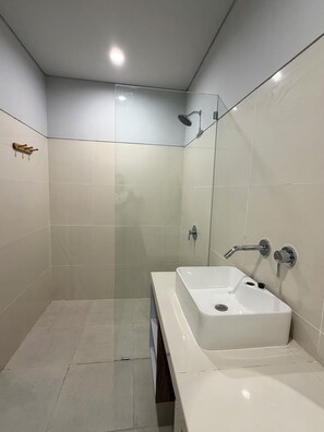 Standard Double Room | Bilik Mandi