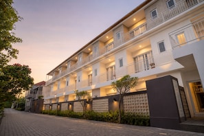 Exterior - Double A Cozy Living (Tumbak Bayuh)