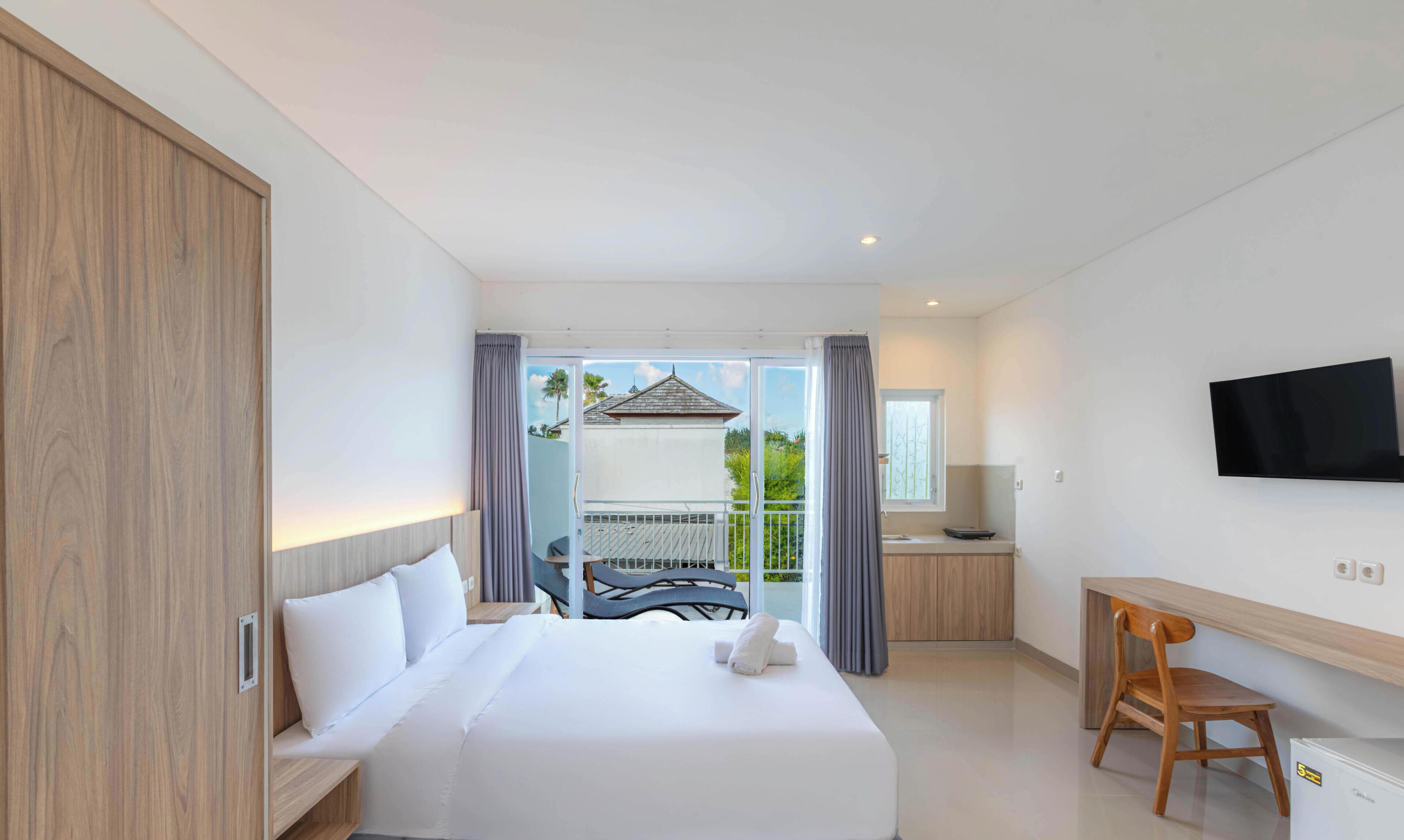Deluxe Double Room | Laptop workspace, free WiFi, bed sheets