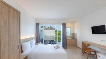 Deluxe Double Room | Laptop workspace, free WiFi, bed sheets