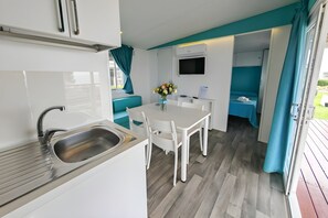 Fridge, stovetop, cookware/dishes/utensils - Sea View - 40 Parallelo - Premium 14, Marina di Camerota, Italy (Marina di Camerota)