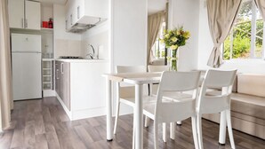A modern kitchen with white cabinets, a built-in oven, and a gas stove. - Sea View - 40 Parallelo - Superior 13, Marina di Camerota, Italy (Marina di Camerota)