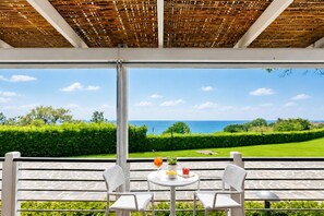 A terrace with a table and chairs overlooking a scenic view of the sea. - Sea View - 40 Parallelo - Superior 10, Marina di Camerota, Italy (Marina di Camerota)