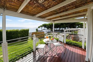 Outdoor dining - Sea View - 40 Parallelo - Deluxe 3, Marina di Camerota, Italy (Marina di Camerota)