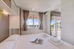 A hotel room with a bed, a window, curtains, and a view of the outdoors. - Sea View - 40 Parallelo - Deluxe 2, Marina di Camerota, Italy (Marina di Camerota)