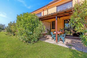 Outdoor dining - Oleandro Apartment Relax Near The Sea, Cecina, Italy (Cecina)