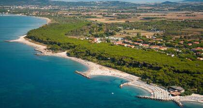Eucalipto Apartment with Shared Pool, Near The Sea, Cecina, Italy