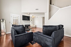 Living area - The Intown Getaway, Near Downtown. (Atlanta)