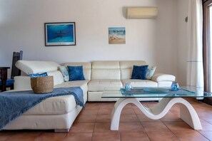 TV - Villa White & Blue - Private Pool (Campanedda)