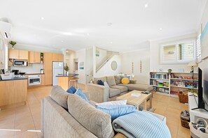 Living area - 3 Bed Townhouse: Swimming Pool, Tennis and 100m to the beach (Surfside)