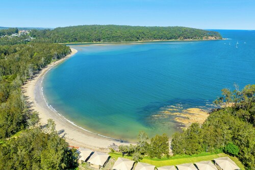 3 Bed Townhouse: Swimming Pool, Tennis and 100m to the beach