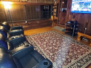 Interior - Angler’s Oasis! This is the ultimate lodge. Hook, wine, and sinker! (Flippin)