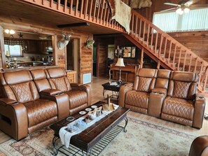 Living area - Angler’s Oasis! This is the ultimate lodge. Hook, wine, and sinker! (Flippin)
