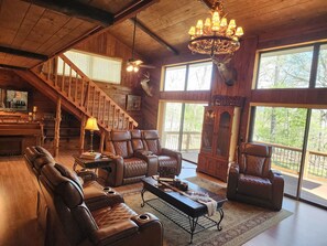 Interior - Angler’s Oasis! This is the ultimate lodge. Hook, wine, and sinker! (Flippin)