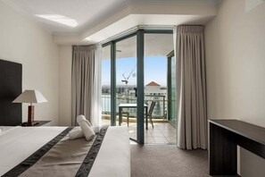 1 bedroom, iron/ironing board, bed sheets - Ocean View Retreat – Sun City 701 (Gold Coast)