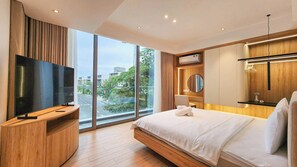 Signature Villa, River View | Premium bedding, individually decorated, individually furnished, desk - Regal Riverside Villas (Đa Nang)