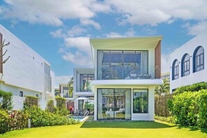 Luxury Villa, Ocean View | Premium bedding, individually decorated, individually furnished, desk
