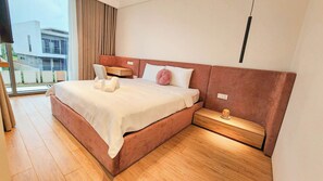 Signature Villa, River View - Regal Riverside Villas (Đa Nang)