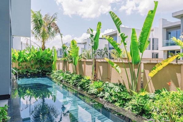 普通別墅, 河景