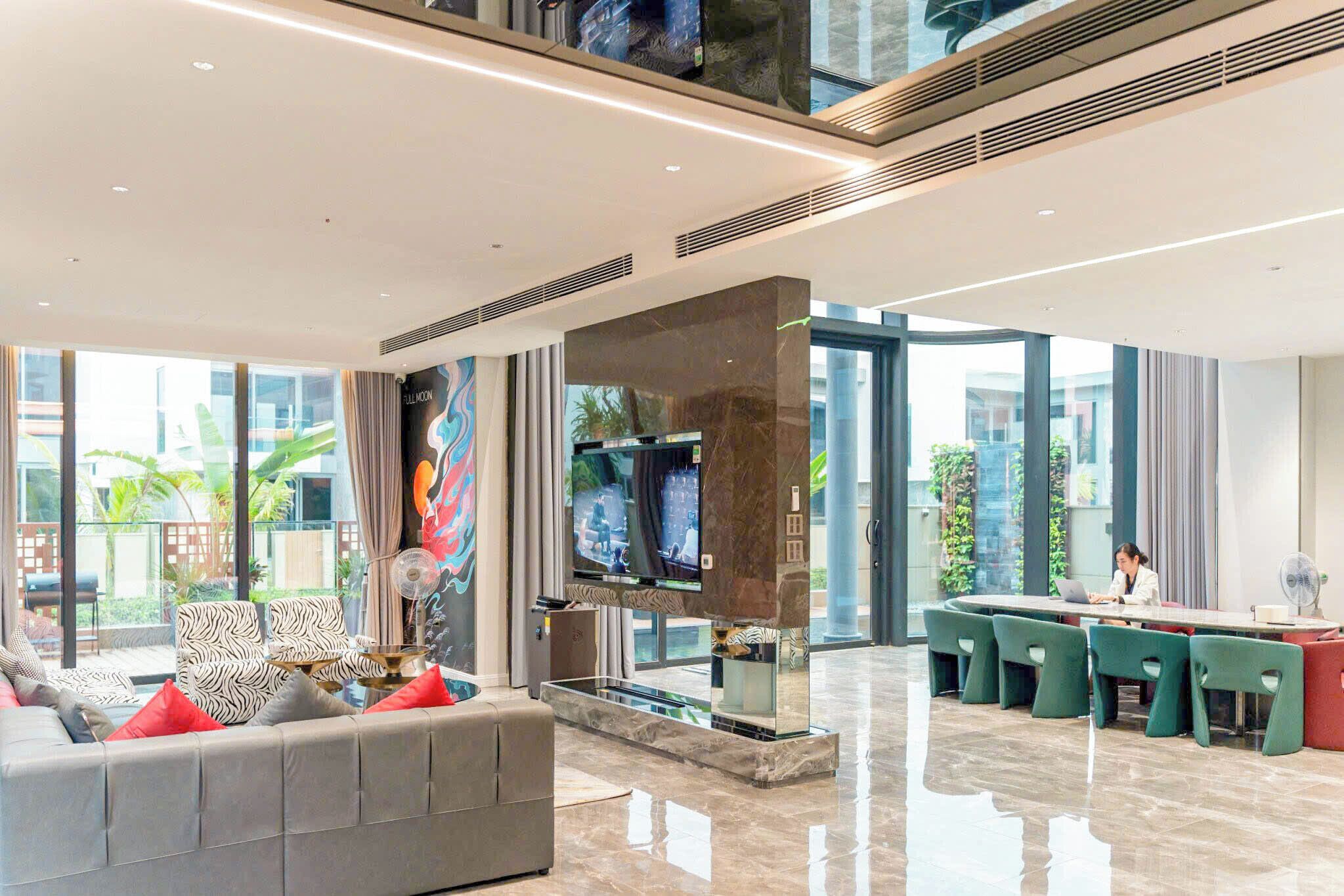 Biệt thự Royal, quang cảnh sông