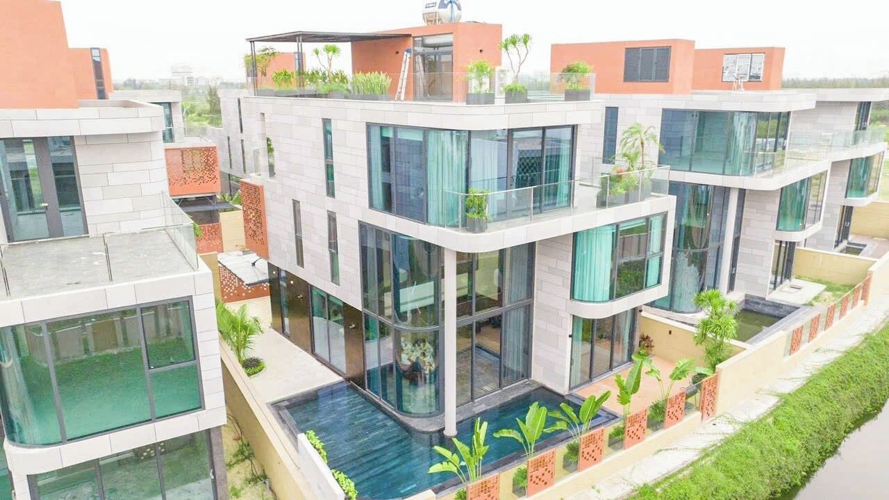 Biệt thự Royal, quang cảnh sông