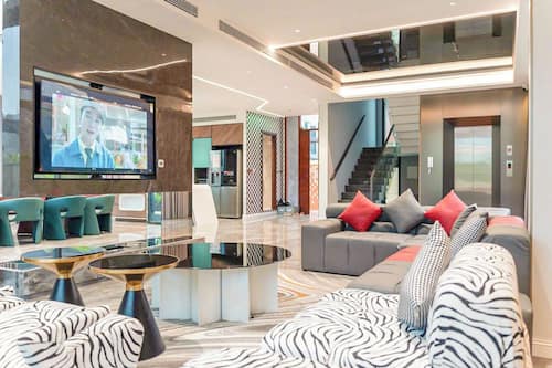 Royal Villa, River View | Premium bedding, individually decorated, individually furnished, desk