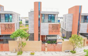 Front of property - Regal Riverside Villas (Đa Nang)