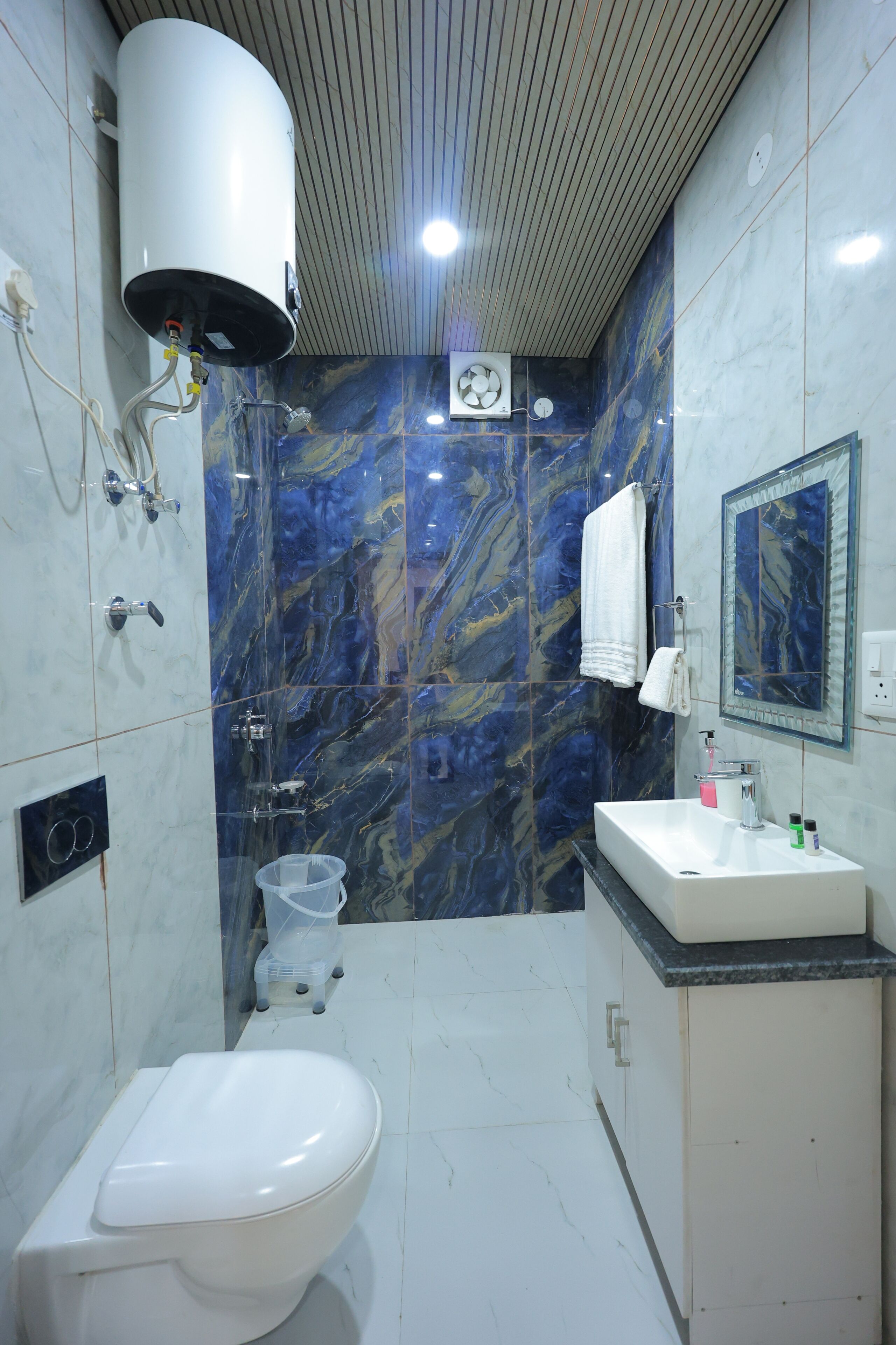 Family Suite, Balcony, Mountain View | Bathroom