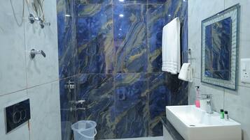 Family Suite, Balcony, Mountain View | Bathroom