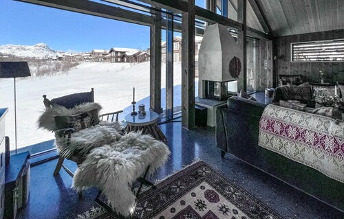 6 bedroom beautiful home in Beitostølen