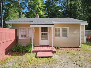 Exterior detail - Rustic 2-bedroom cabin in welcoming Oscoda perfect for relaxing stays (Oscoda)