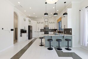 Oven, stovetop, dishwasher, coffee/tea maker - Modern Luxury Lake House w/ Huge Yard Near Disney (Haines City)
