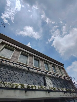 Façana frontal de l'allotjament